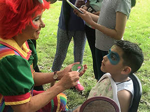 roscoe picnic kid getting face painted